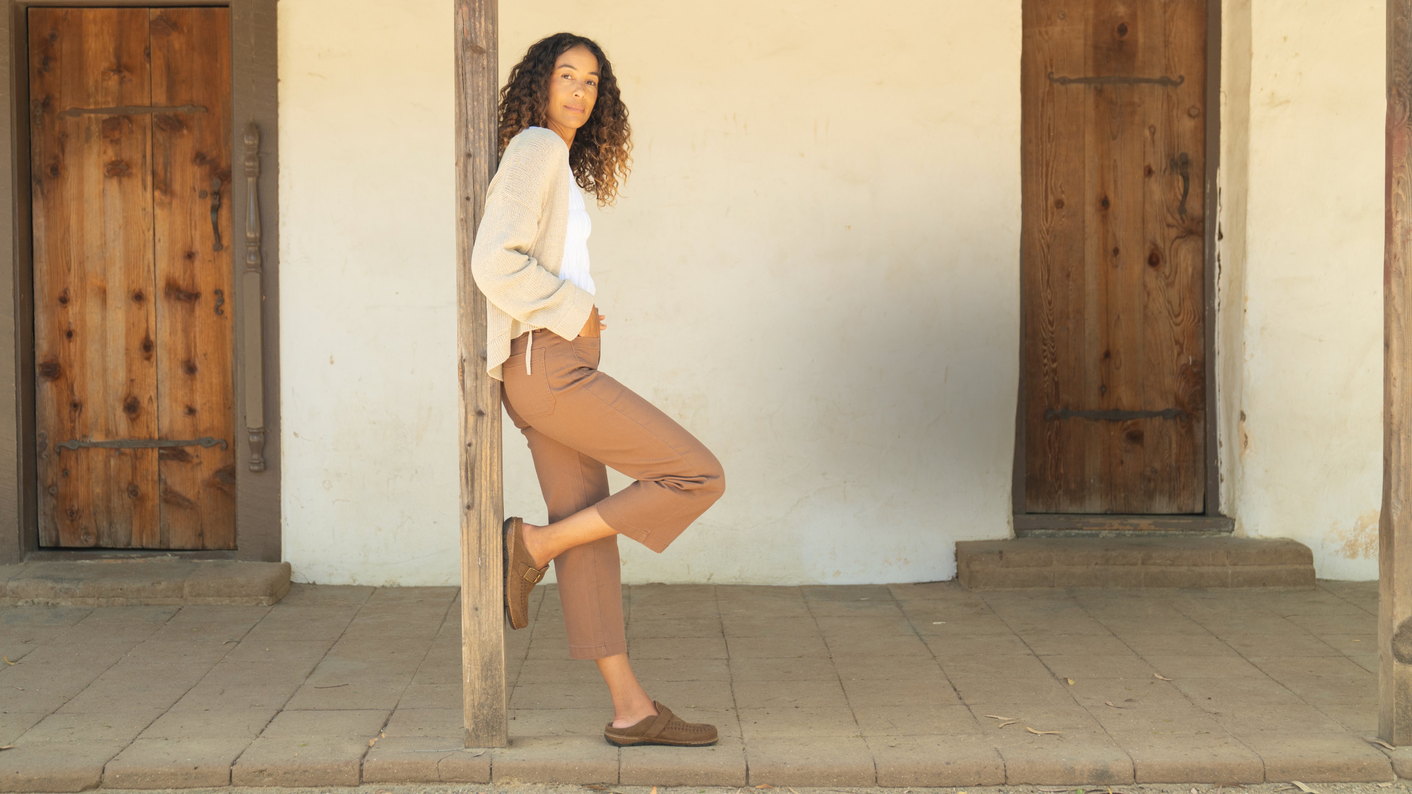 Model wearing Earth Shoes clogs in tan 